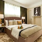 Apartamento Qult - The Renaissance Affair Bucareste