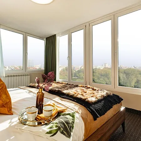 Qult - The Renaissance Affair Apartment