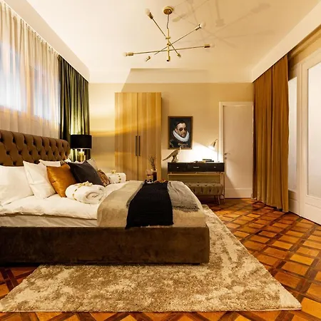 Qult - The Renaissance Affair Apartmán