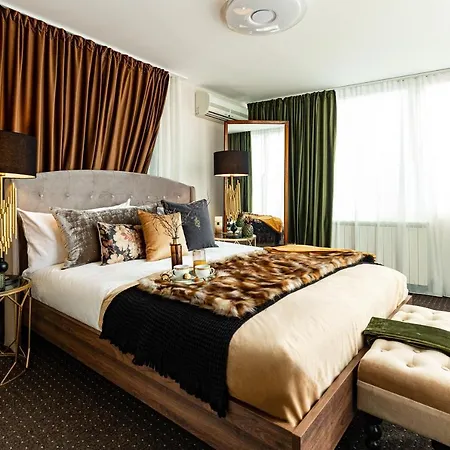 Apartment Qult - The Renaissance Affair