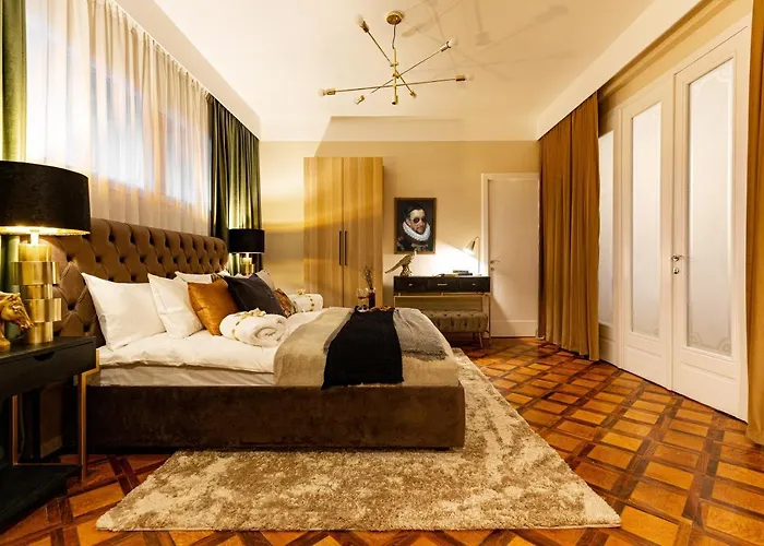 Qult - The Renaissance Affair Apartamento