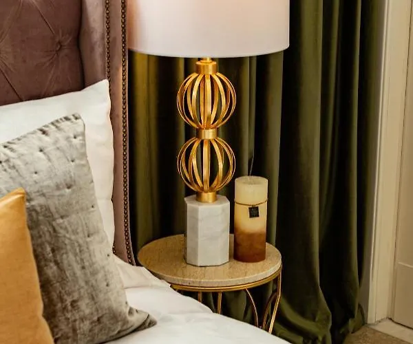 Qult - The Renaissance Affair Apartamento *