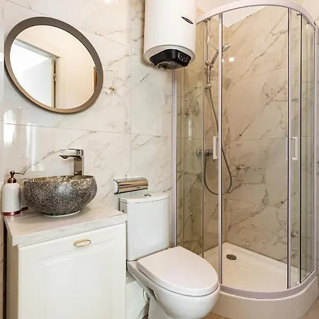 Qult - The Renaissance Affair Apartment *