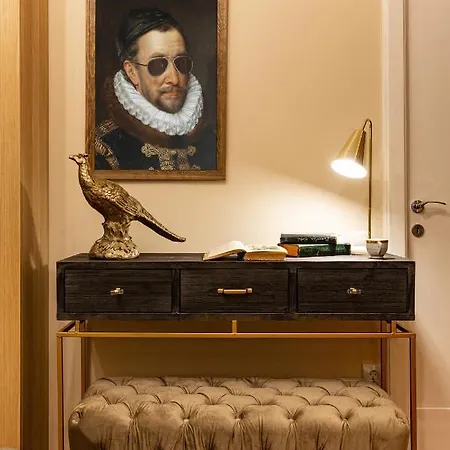 Qult - The Renaissance Affair Apartment *