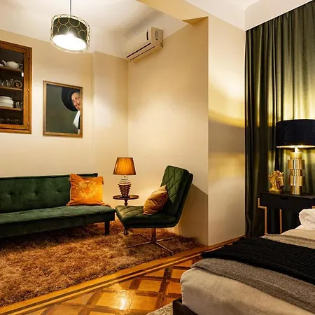 Qult - The Renaissance Affair Apartment *